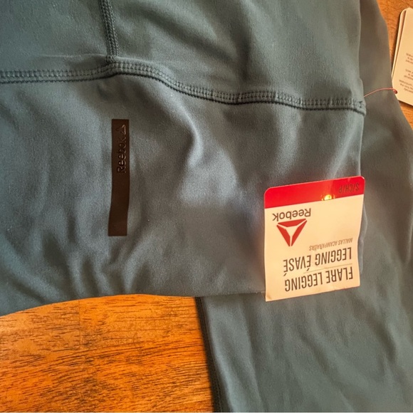 Reebok Slate Blue/Green Flared Leggings size small - Picture 2 of 4